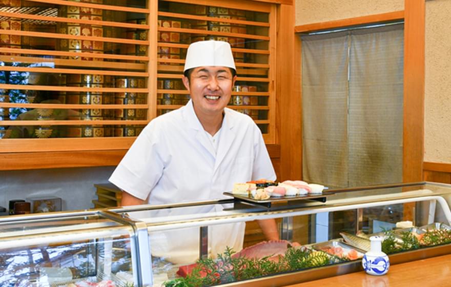 隠れ家のような空間で明るく楽しい至福のひと時を。